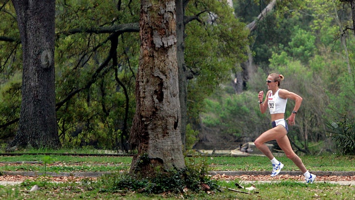 Paula Radcliffe competes solo through a New Orleans park during the Crescent City Classic.