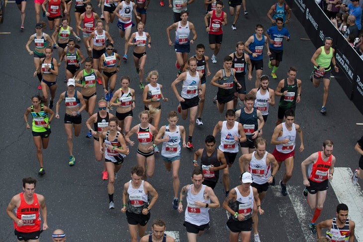 runners in half marathon