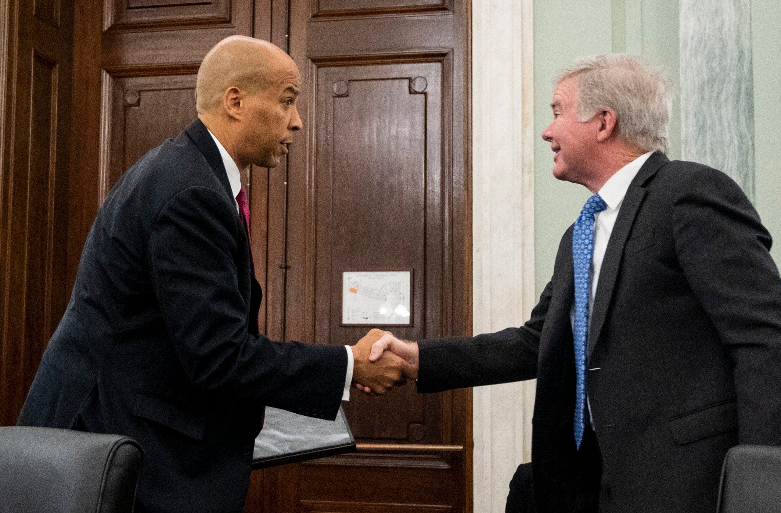 Two politicians shaking hands.