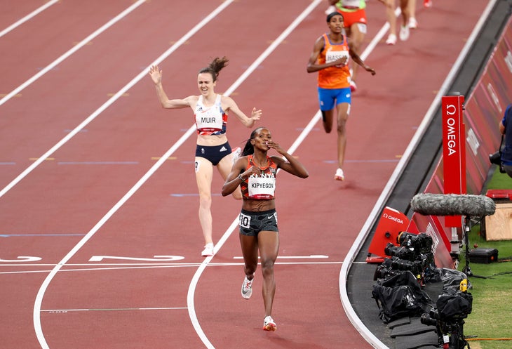 After Faith Kipyegon and Laura Muir past her in the 1500m final, Sifan Hassan looked back, breaking the connection with the leaders.