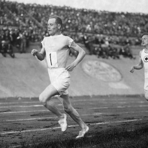 Paavo Nurmi racing, a black and white picture.
