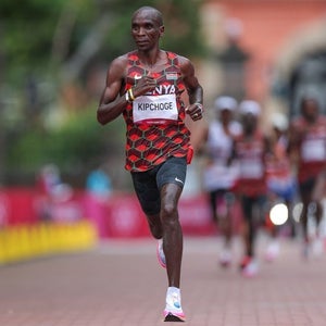 Kipchoge racing in Tokyo.