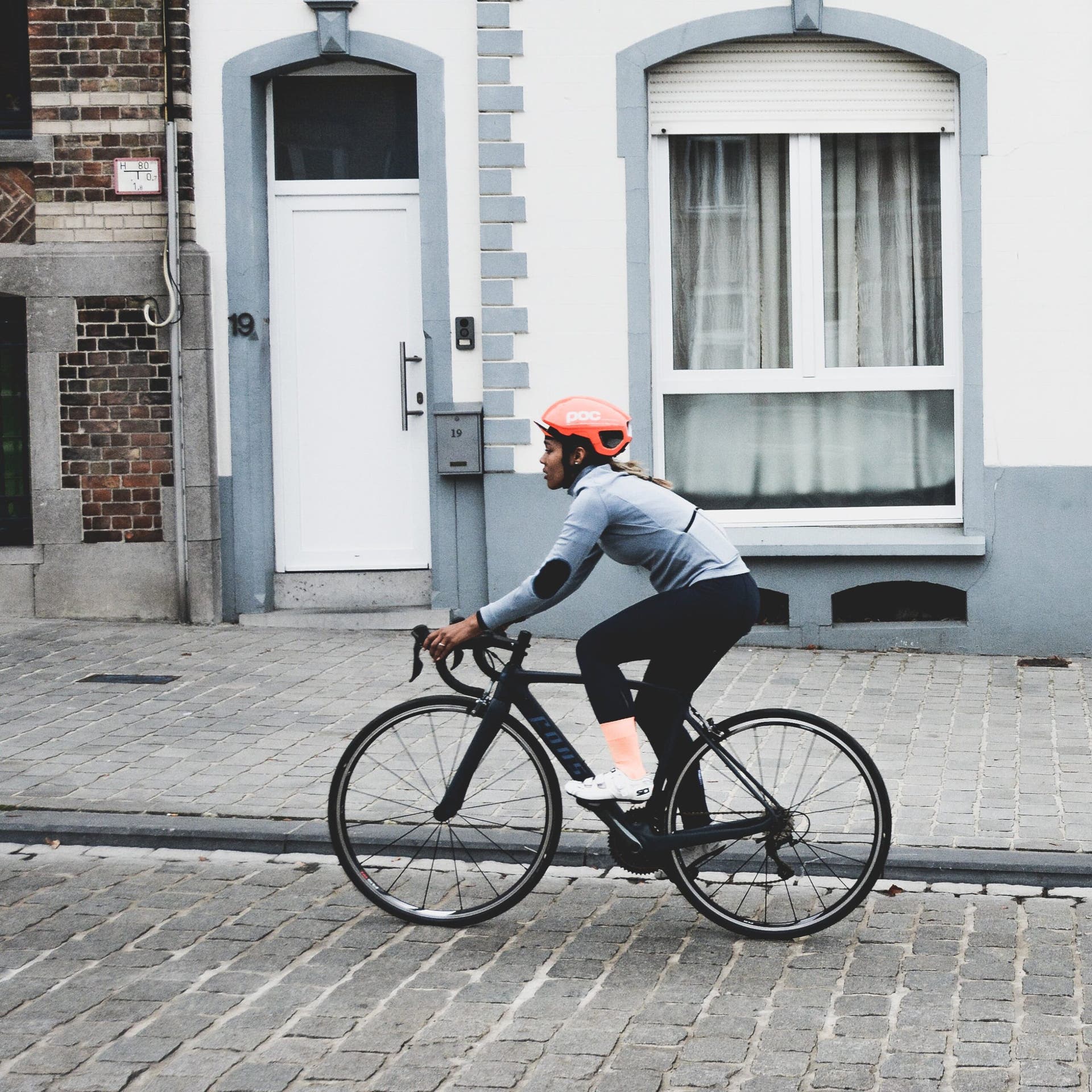 uphill relaxed cycling form