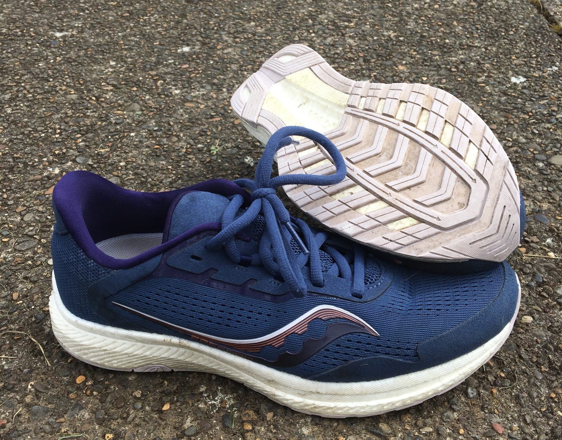 Saucony Freedom 4 in blue.