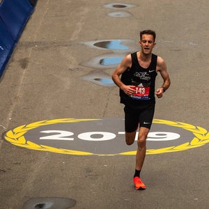 Stephen VanGampleare finishes the Boston-Marathon 2019
