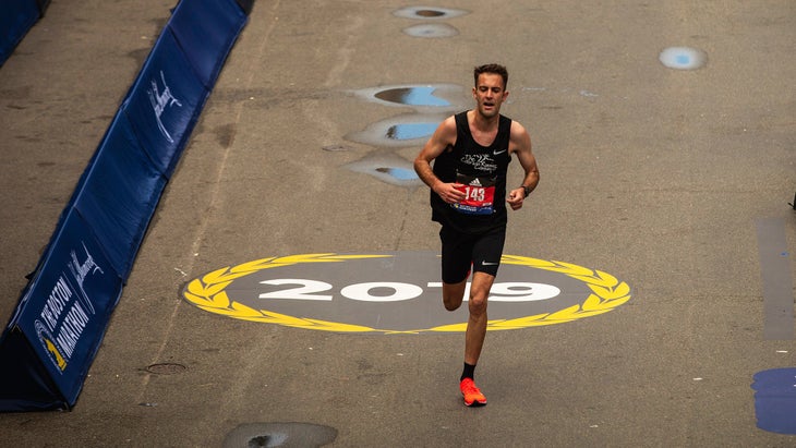 Stephen VanGampleare finishes the Boston-Marathon 2019