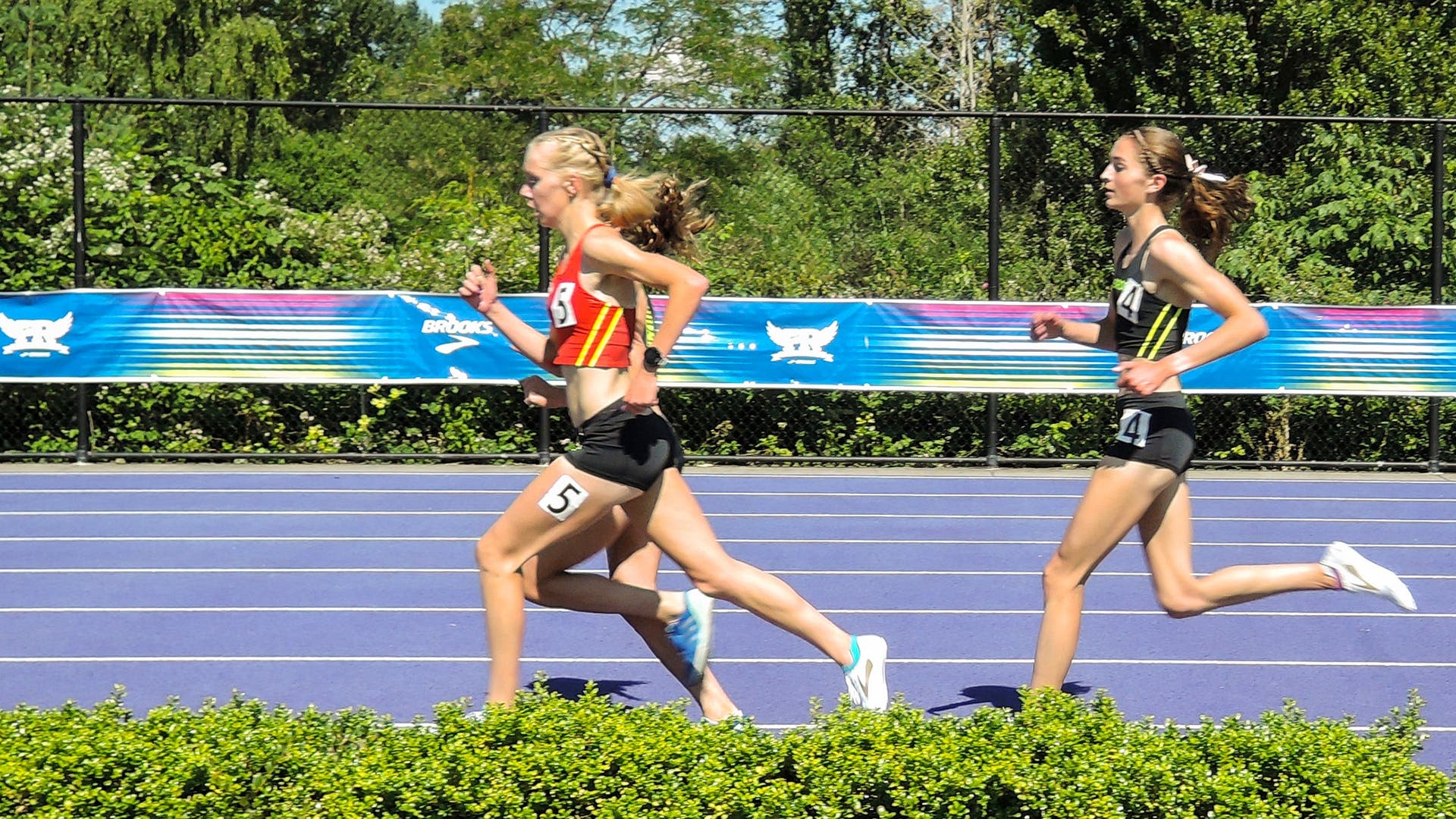 Bryn Brown leading 2-mile, Brooks PR