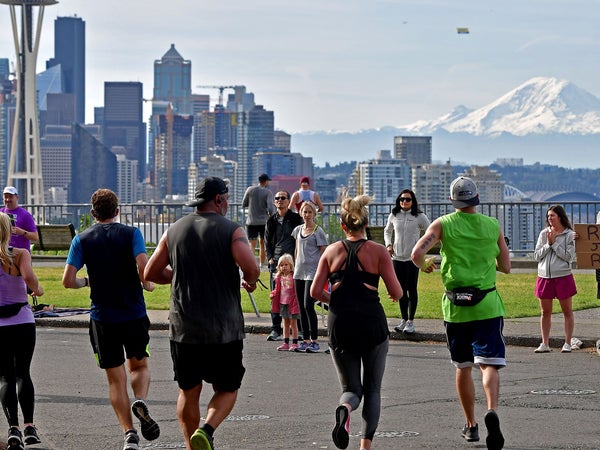 runners in Seattle Half Marathon