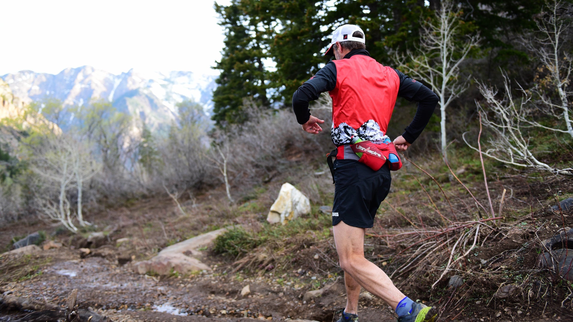 How Do You Carry a Water Bottle While Hiking?