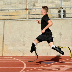 Hunter Woodhall, Paralympian, running on the track