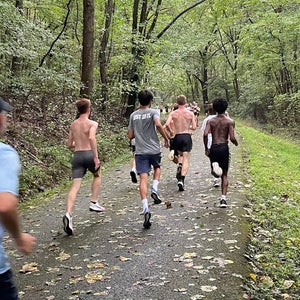 University School of Nashville cross country team running the Sisyphus session.