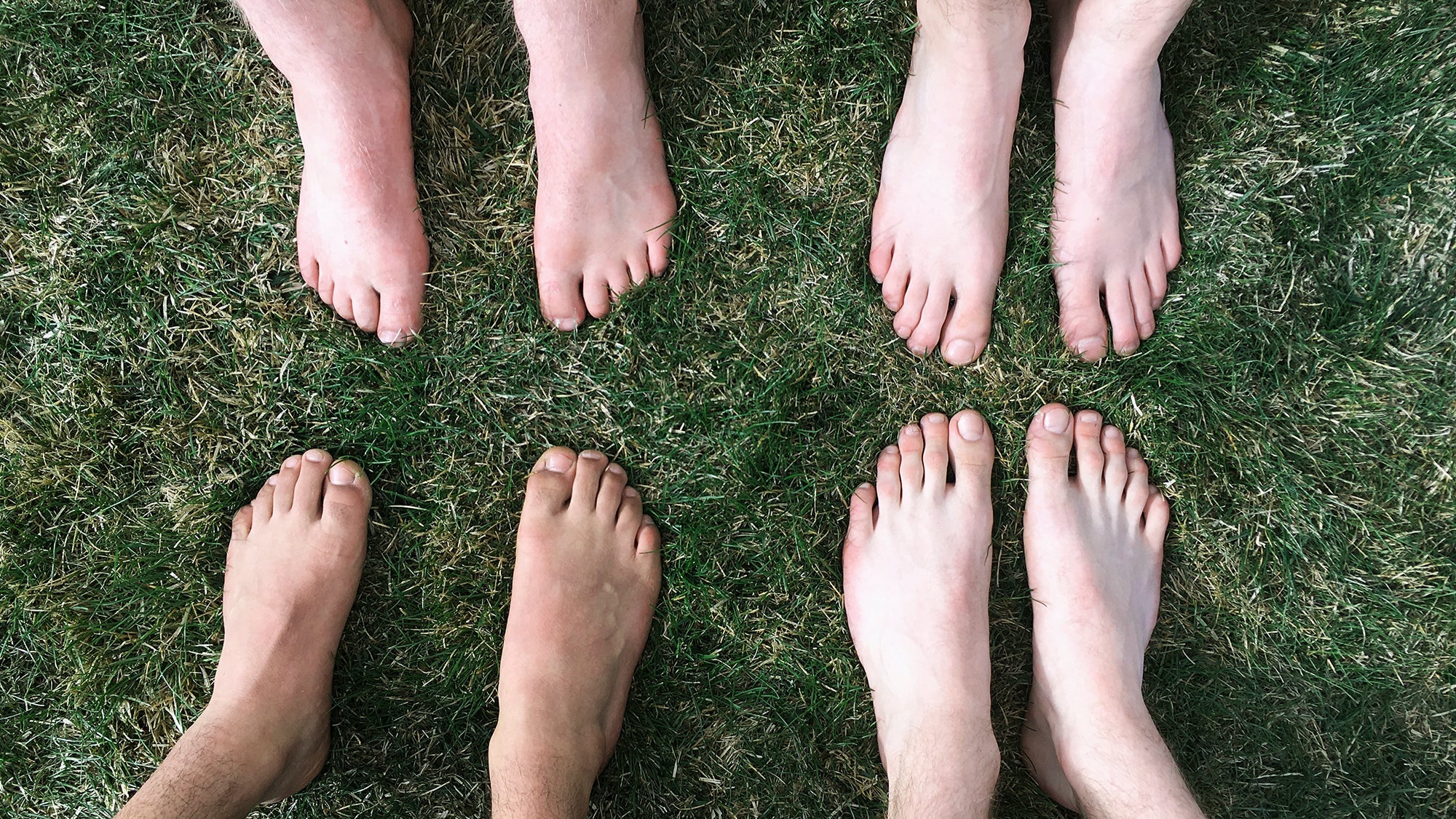 Can going barefoot build better feet?