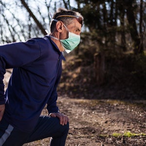 runner wearing mask for immunity