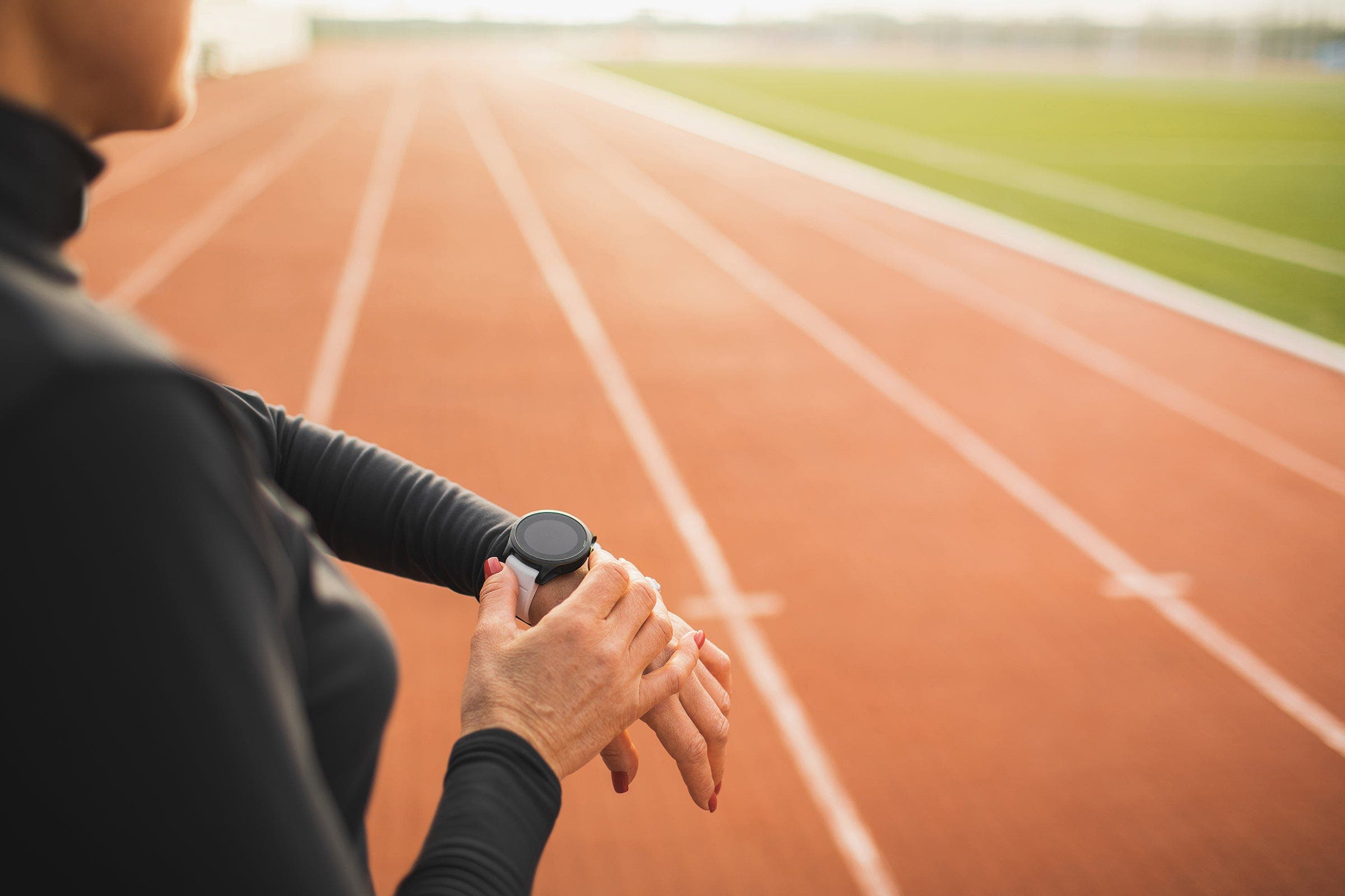 woman watching time between intervals