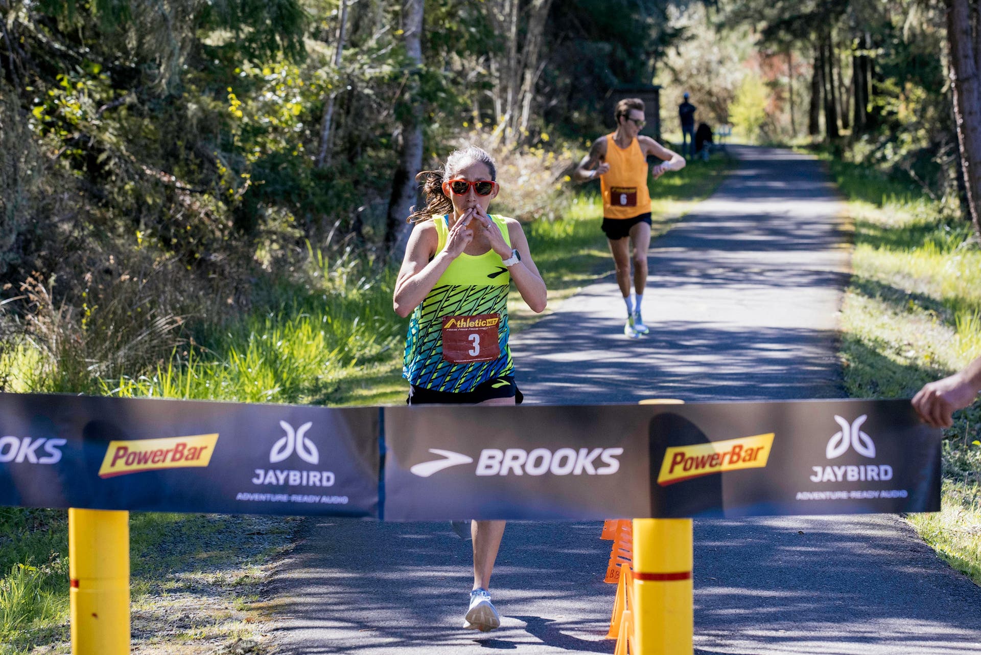 Des Linden 50K finish blowing kisses