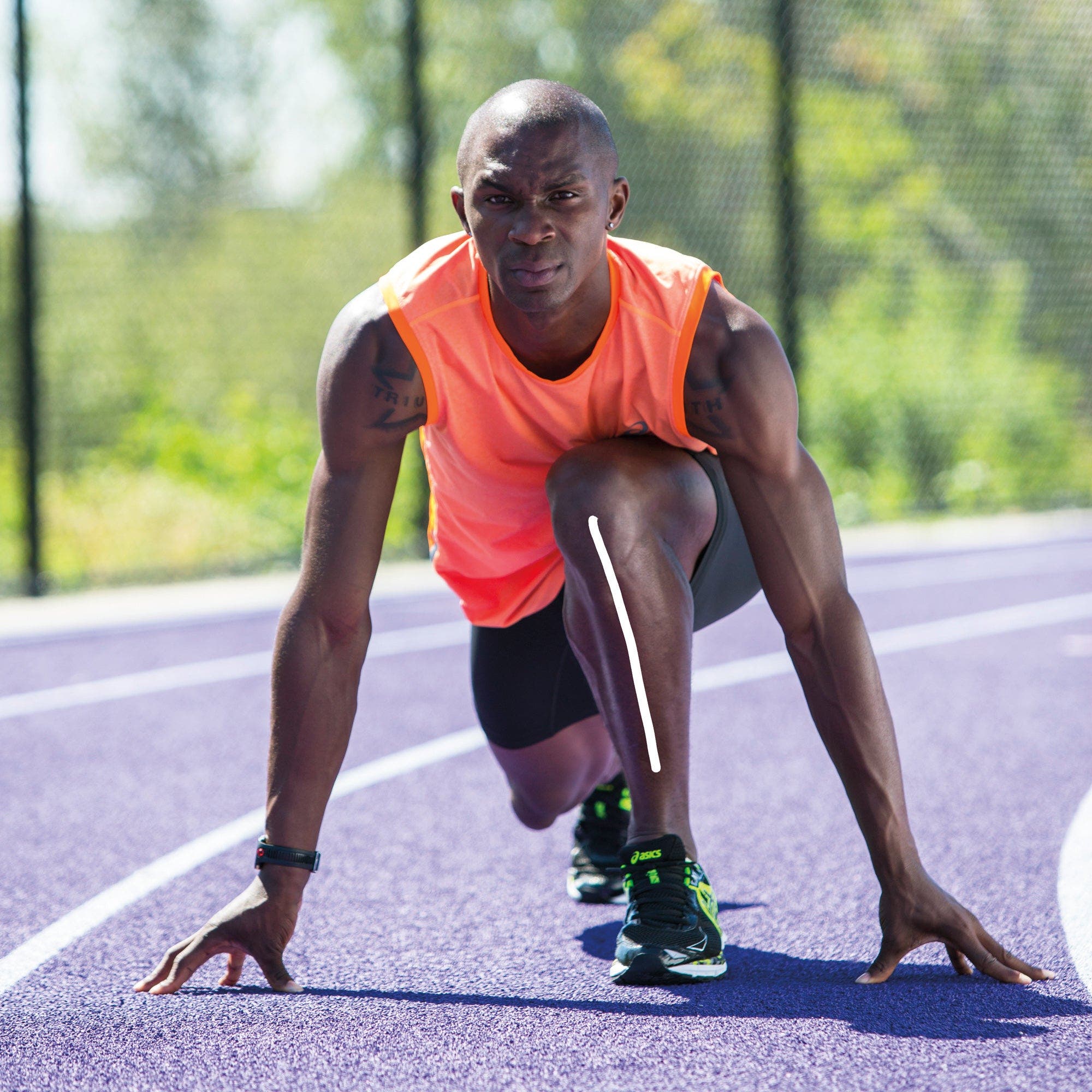 Man lunging with his knee turning too far in