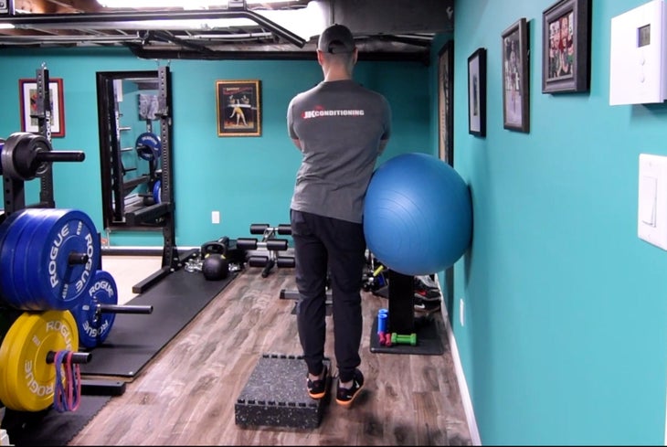 hip hike with ball