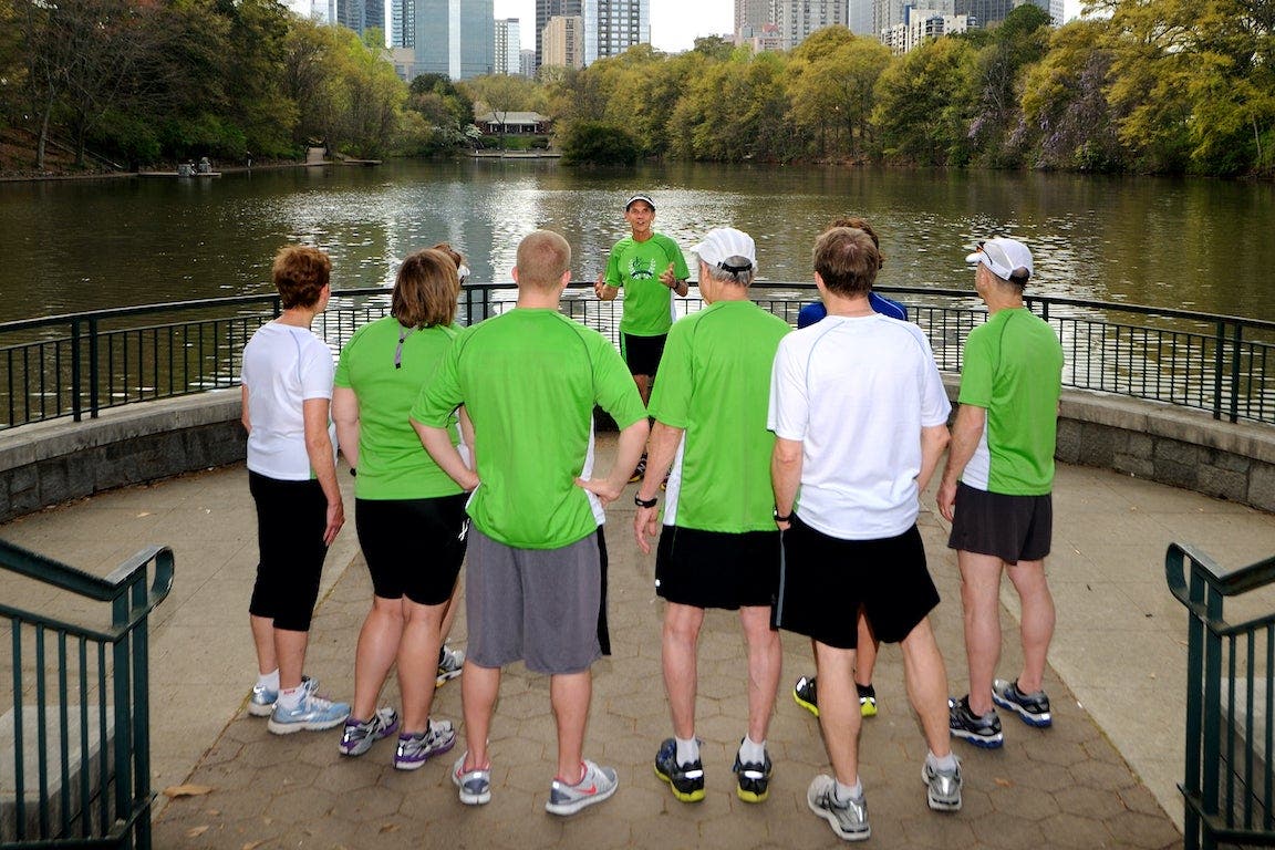 Jeff Galloway talking to group of runners.