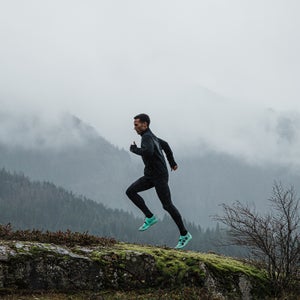 A runner wearing the Speedland SL:PDX shoes