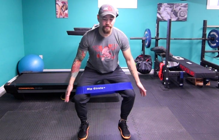 squat knee dance