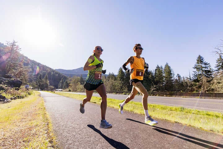 Des Linden 50K striding out