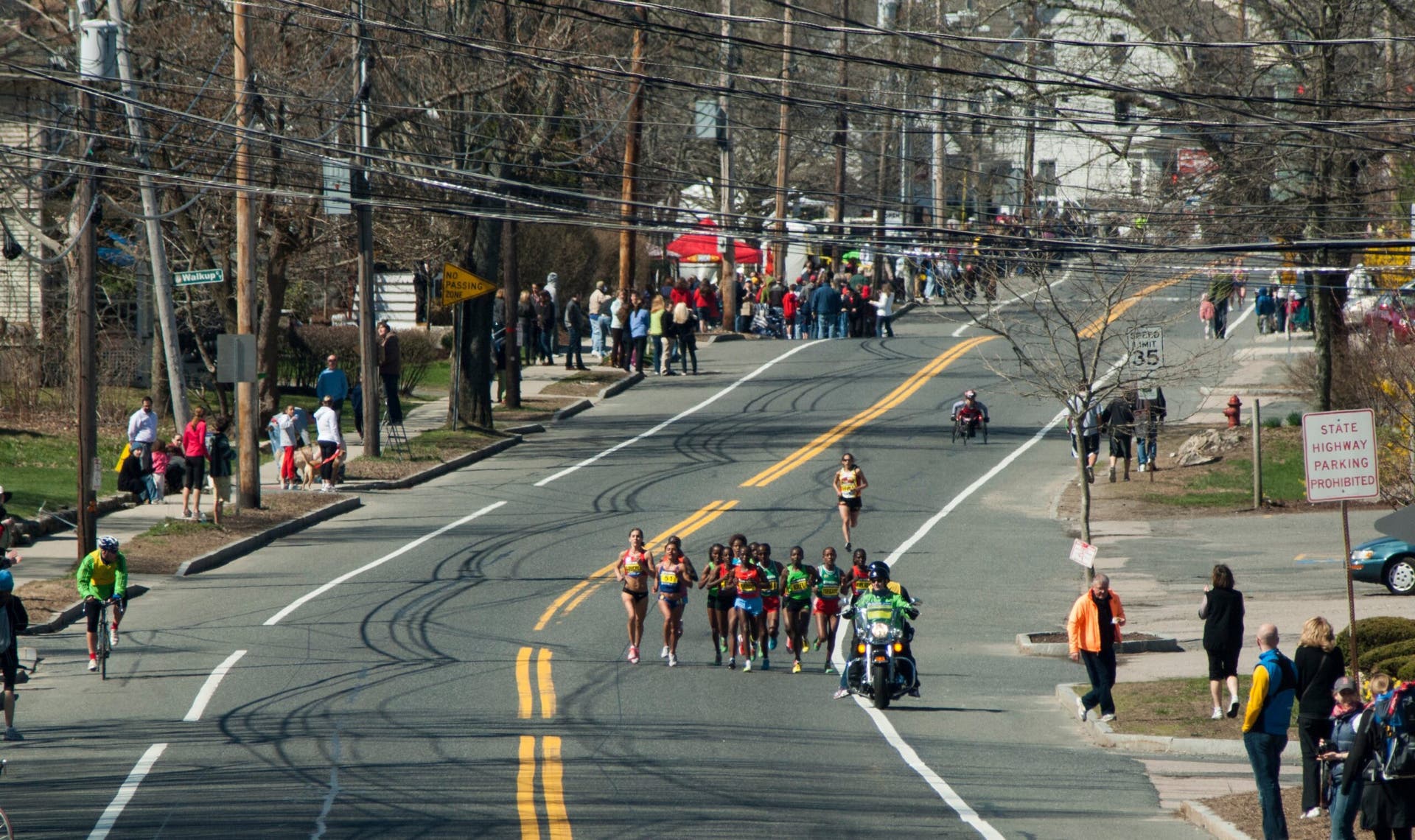 women's lead pack Boston 2011 mile 11