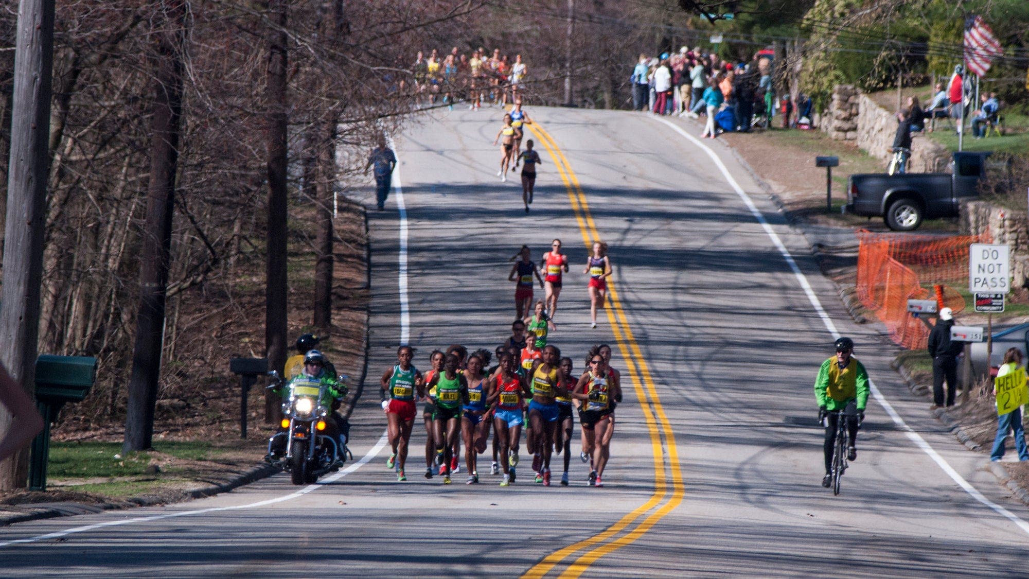 Women's pack early in 2011 Boston Marathon