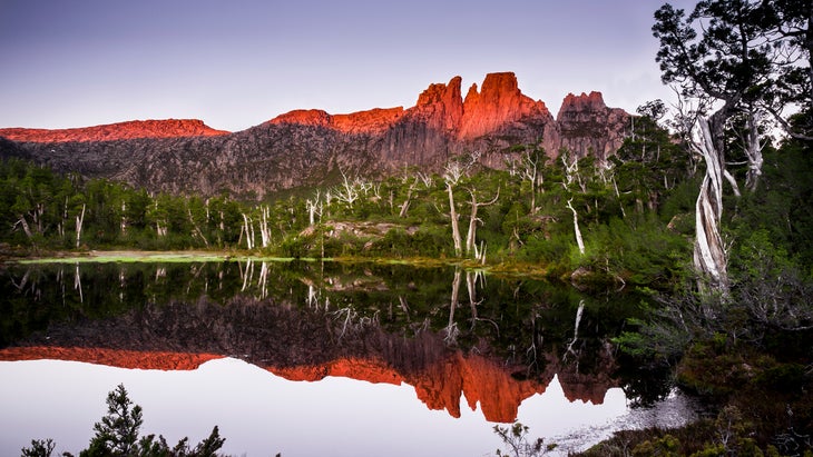 Cradle Mountain over the lake at sunrise