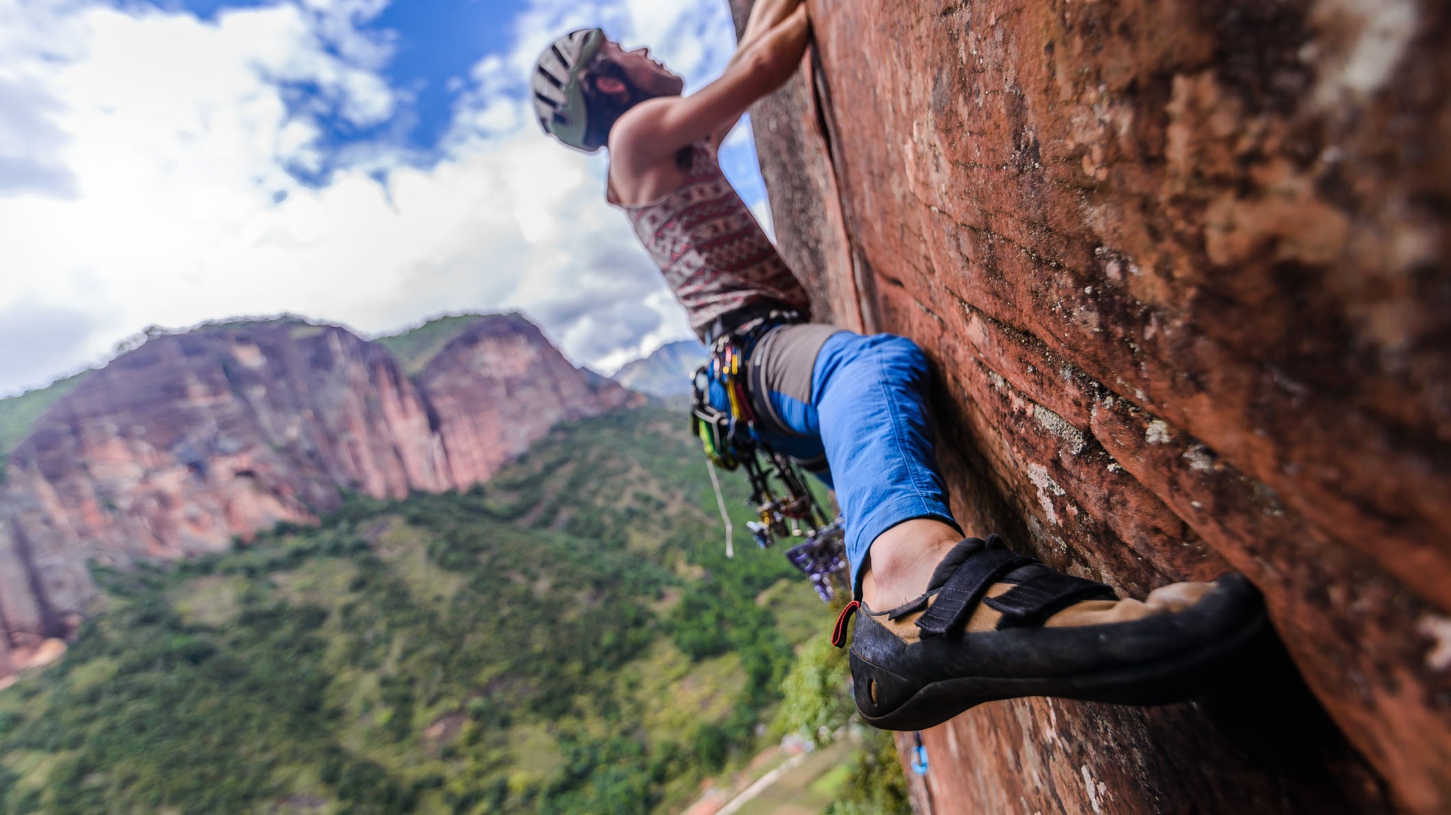 Master the wall with your feet. 