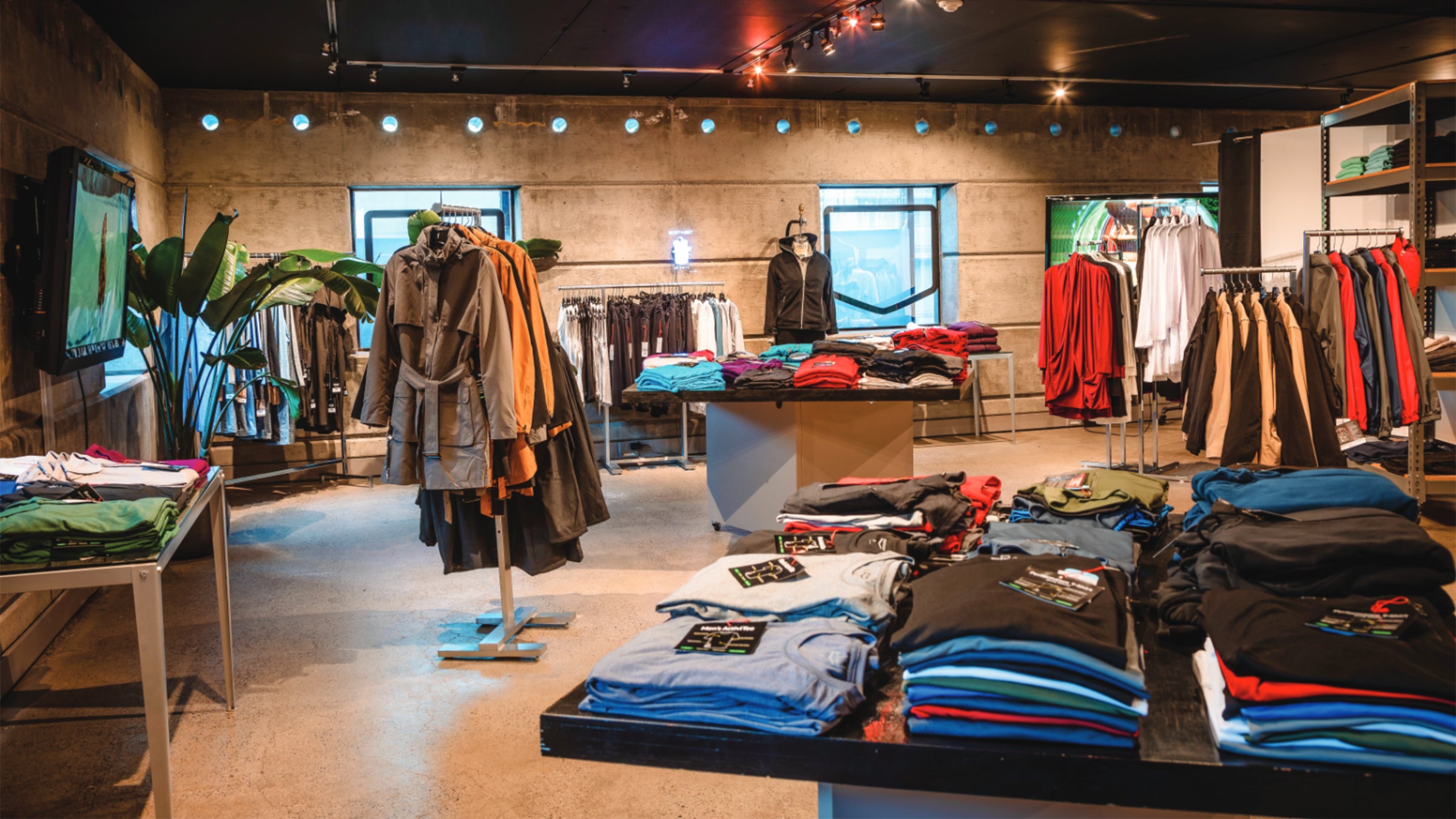 Solo shopping: SCOTTeVEST invites customers to browse and buy without a sales associate on site. 