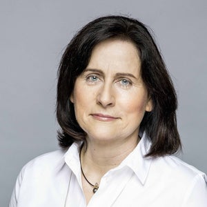 Waltraud Lenhart headshot