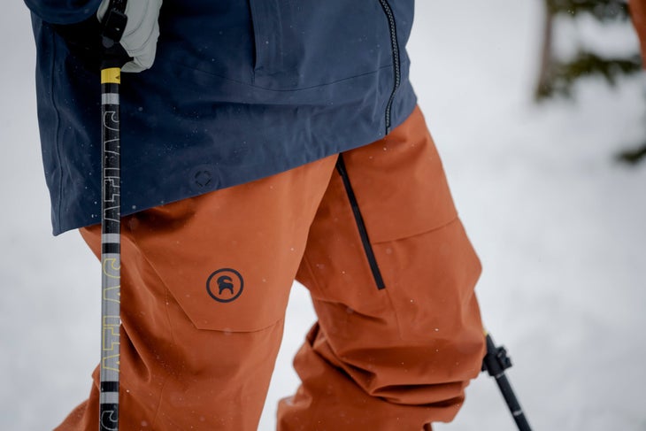 BCRe_190321_02999 Backcountry goat logo on ski pants