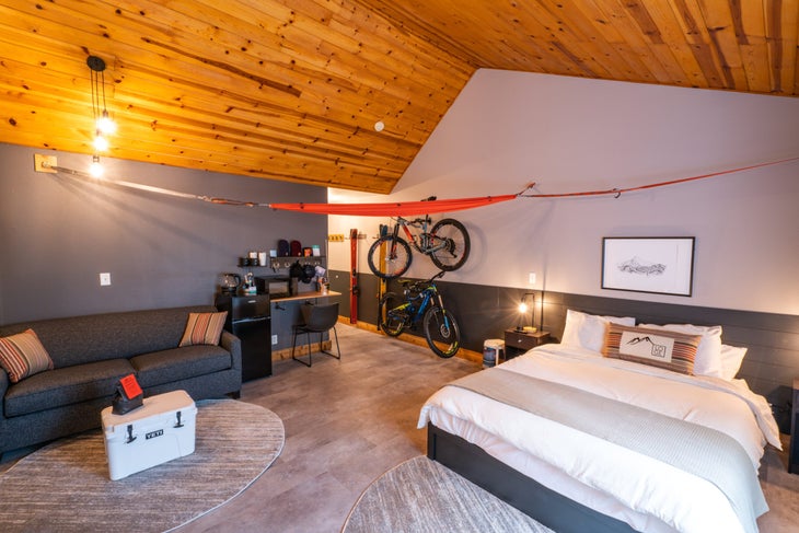 Copy of LOGE-MT-SHASTA-FDA_SingleKing2 A view of a hotel room LOGE Mt Shasta