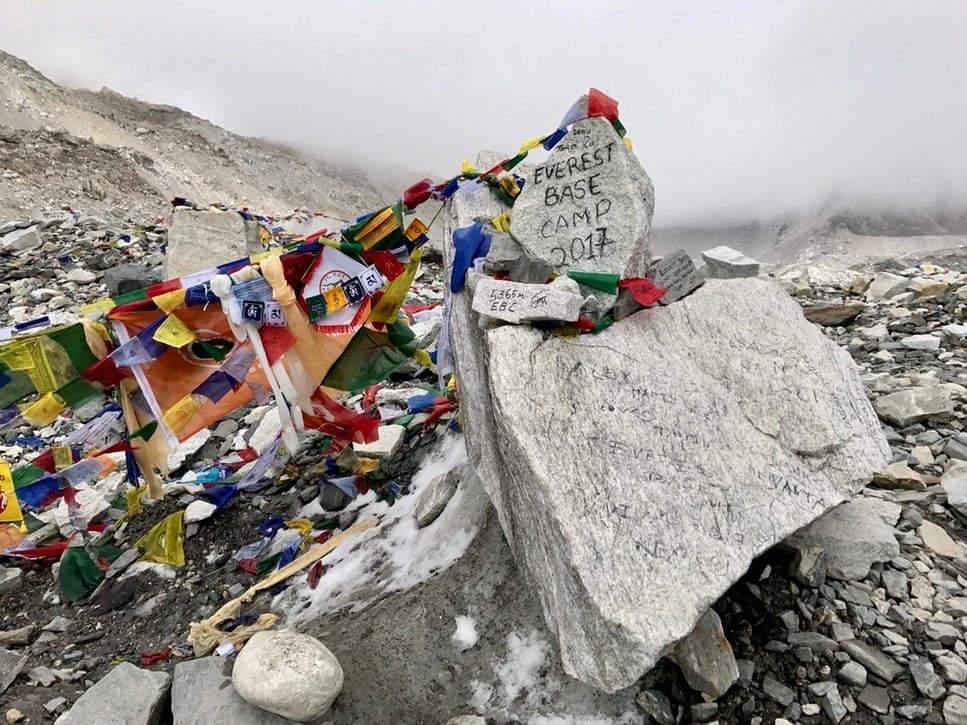 mount everest base camp garbage