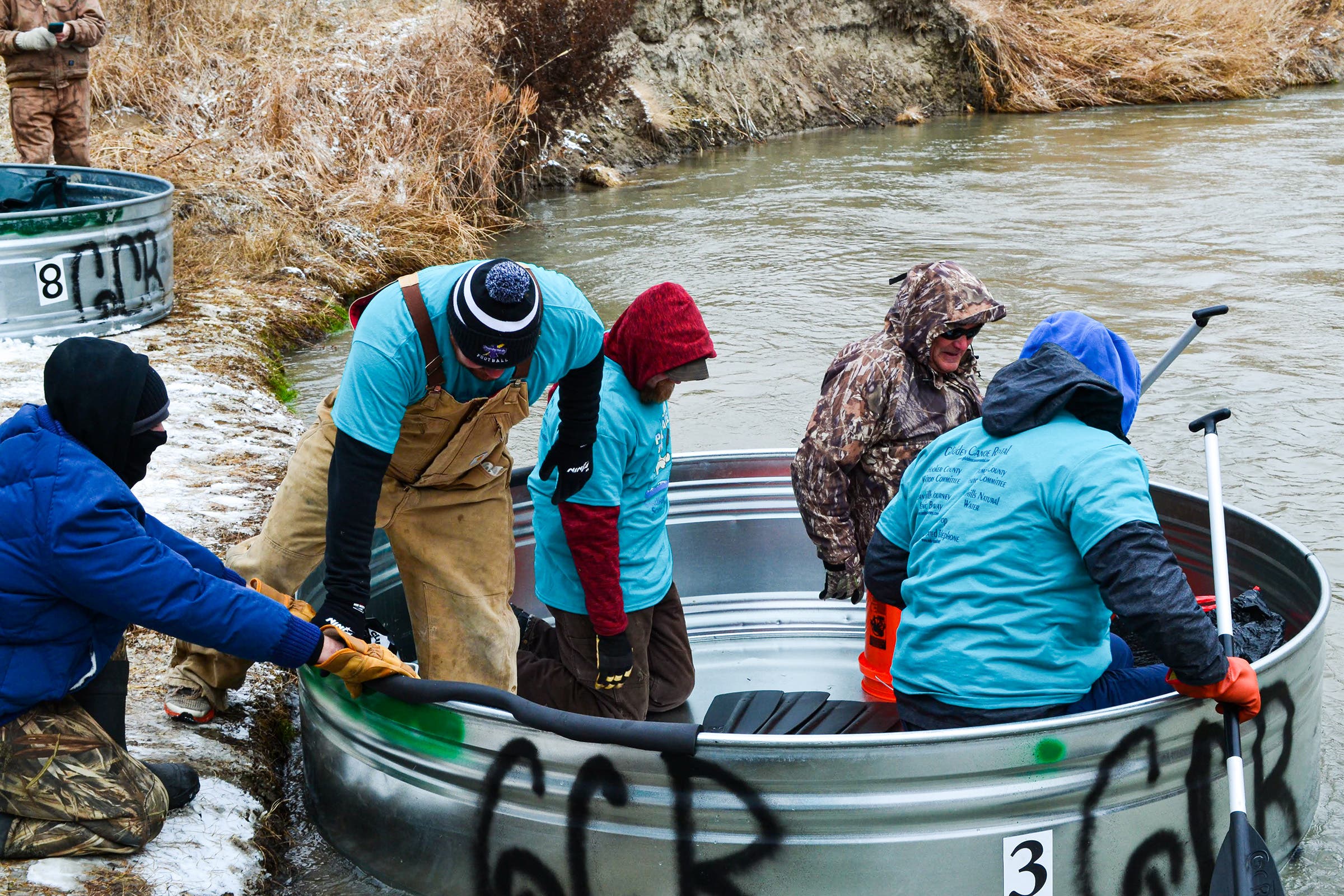 The winning team, the Muddy Water Tankers, getting underway