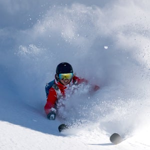 woman-expert-skier