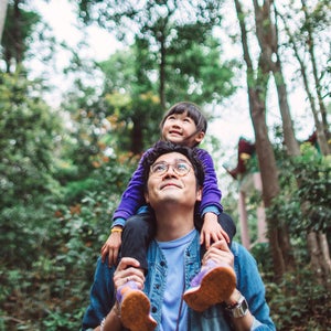 A father and his daughter on the trail.