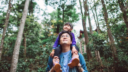 A father and his daughter on the trail.