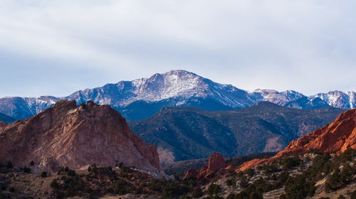 A view of snow-capped Pikes Peak in the daytime.