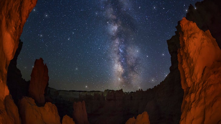 milky way over bryce canyon national park
