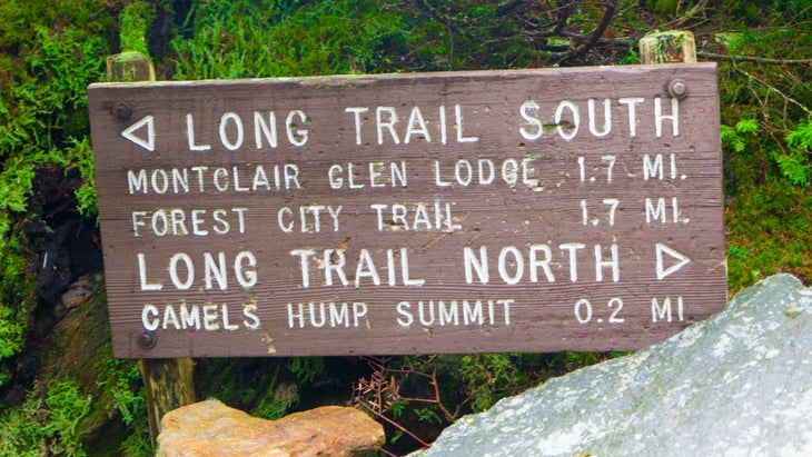 A sign of the Long Trail going south