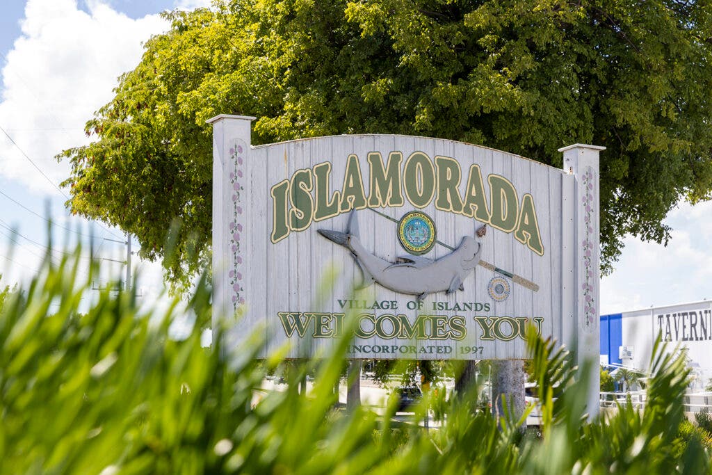 Welcome to Islamorada sign