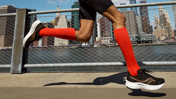 Runner in Saucony shoes