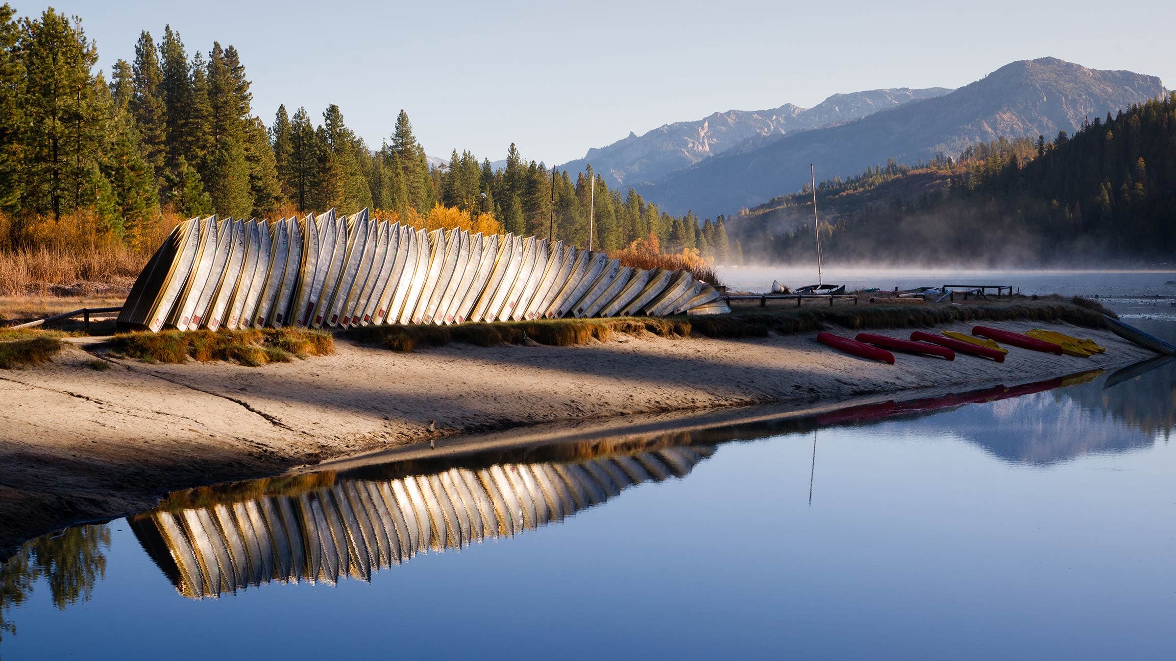 lake, kayaks dinghies