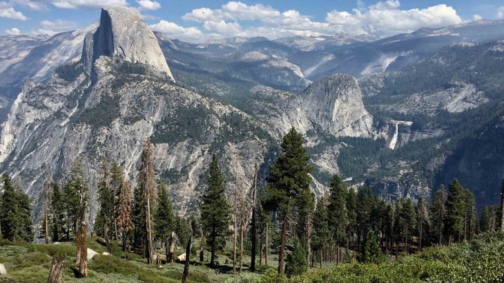 panorama trail in yosemite has gorgeous mountain views