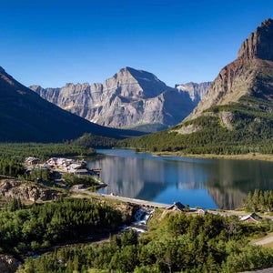 hotel lake mountains