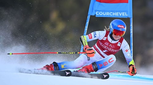 Mikaela Shiffrin carves a turn