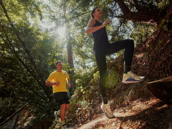 Do your favorite running routes mix road and trail? The Nike Pegasus Trail 4 GORE-TEX INVISIBLE FIT is the secret sauce for excelling everywhere.