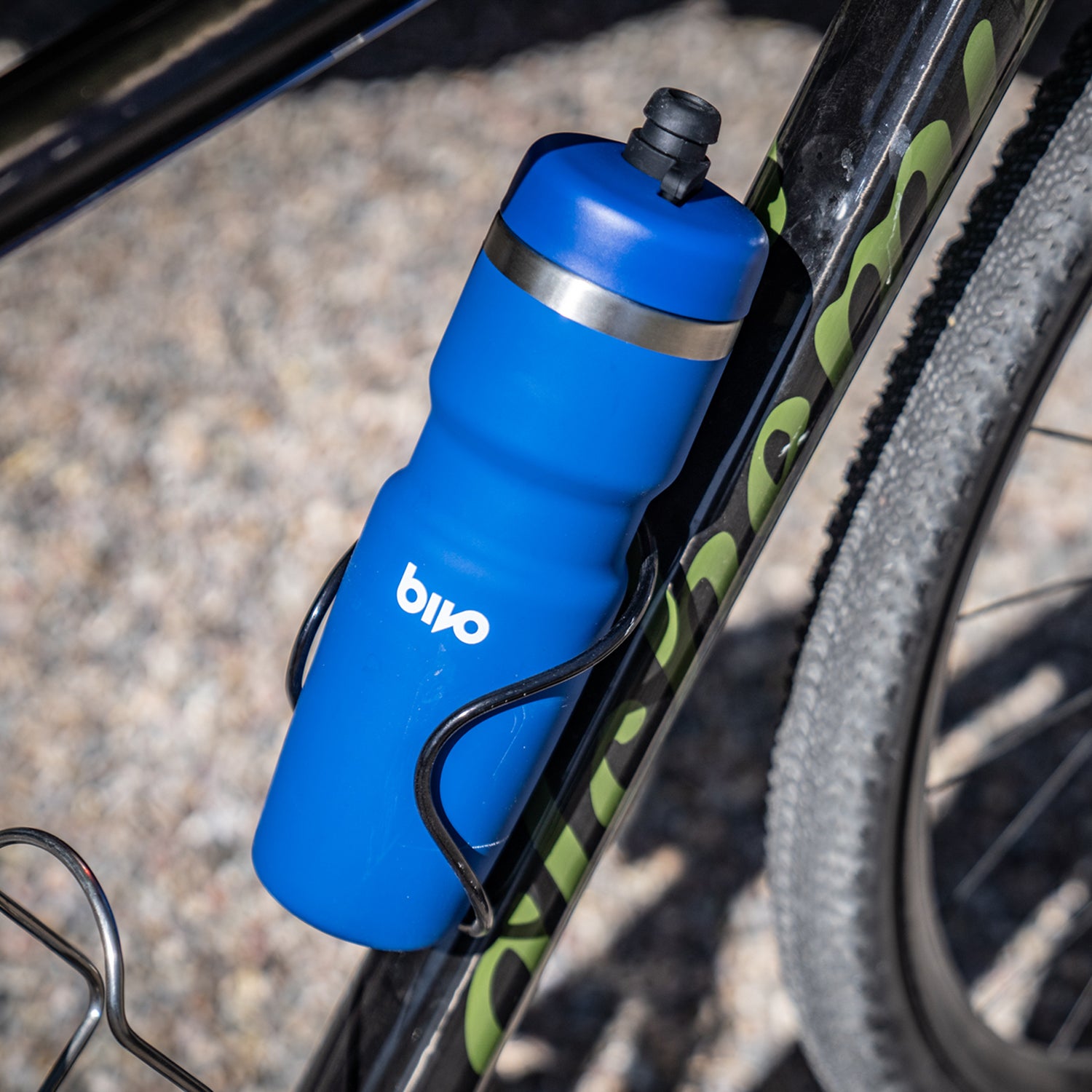 Should You Replace Your Plastic Bike Bottles with Insulated Metal?