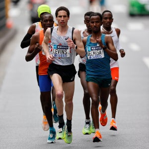 Levins leads a pack in a marathon
